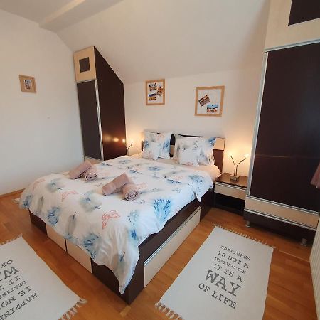 Smiley Apartment Sibiu Buitenkant foto