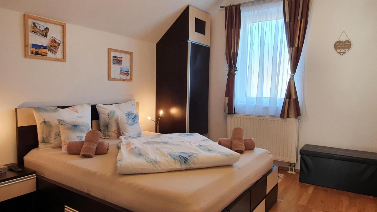 Smiley Apartment Sibiu Buitenkant foto