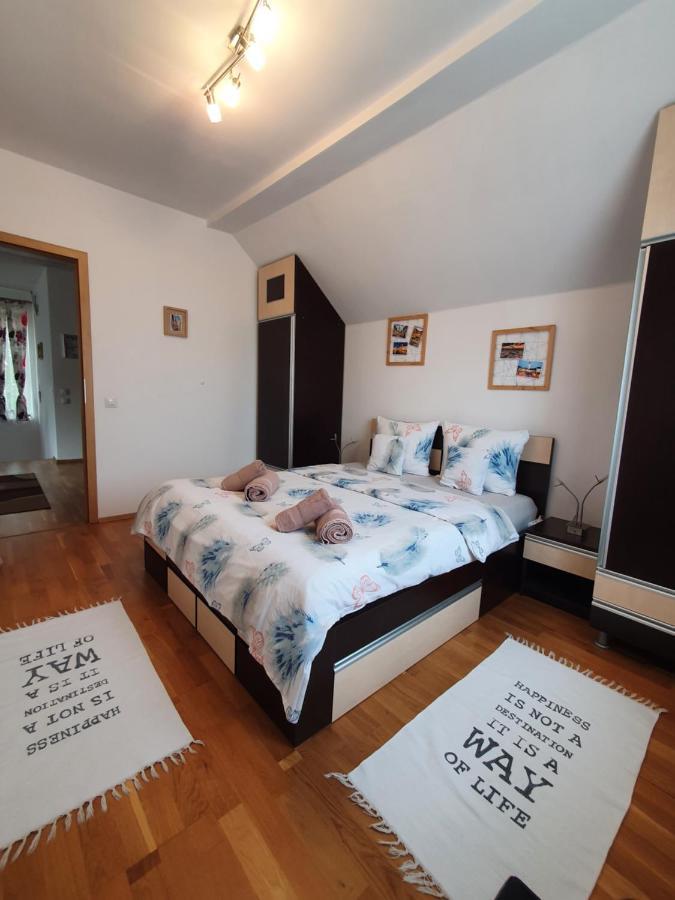 Smiley Apartment Sibiu Buitenkant foto