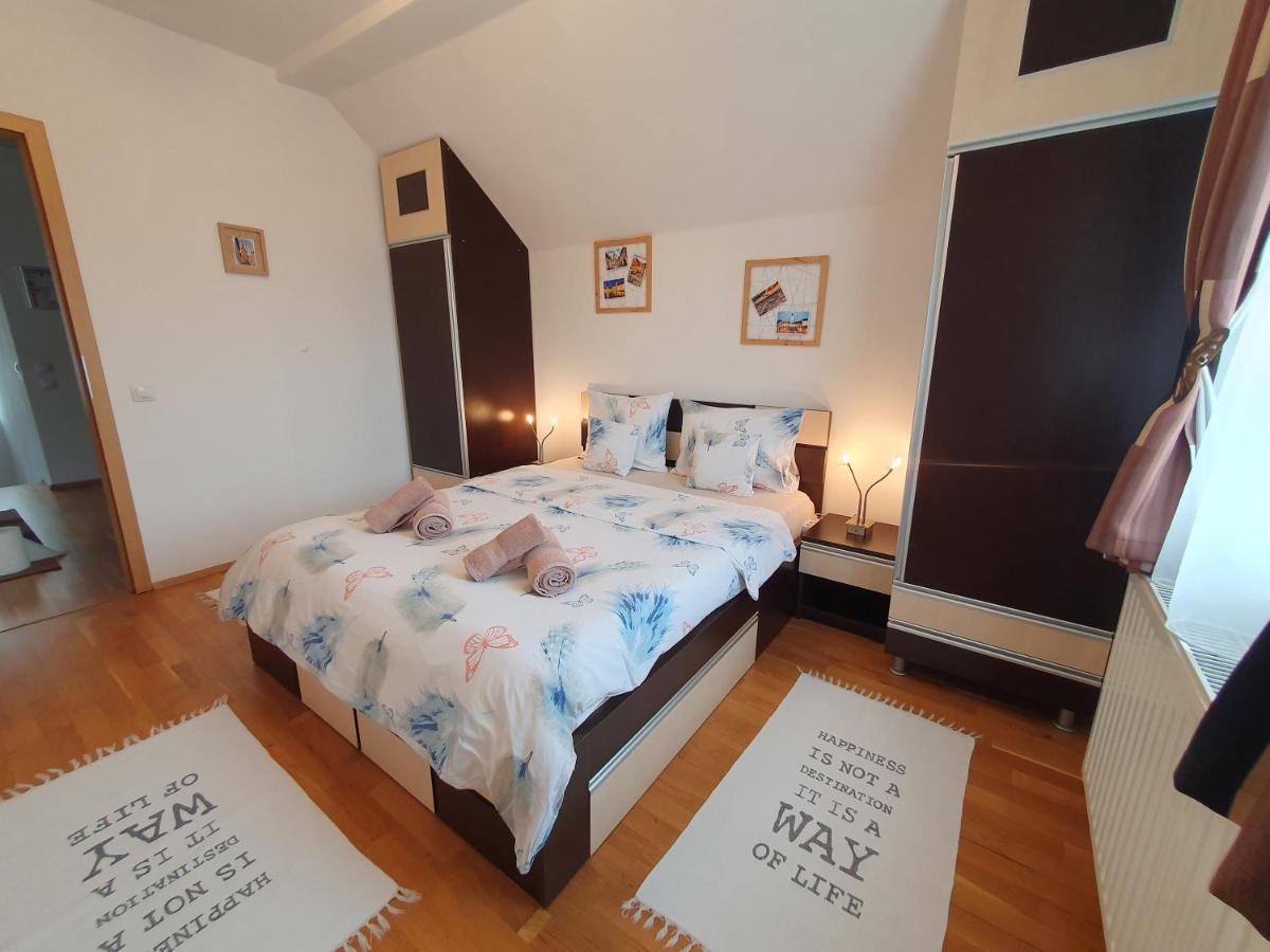 Smiley Apartment Sibiu Buitenkant foto