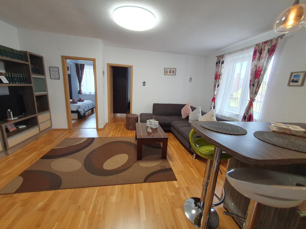 Smiley Apartment Sibiu Buitenkant foto