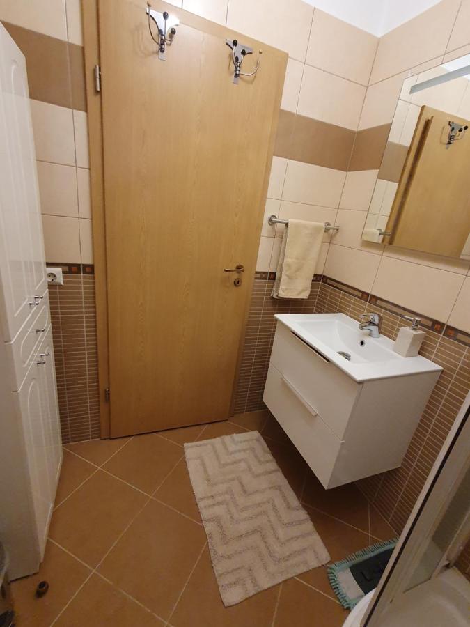 Smiley Apartment Sibiu Buitenkant foto