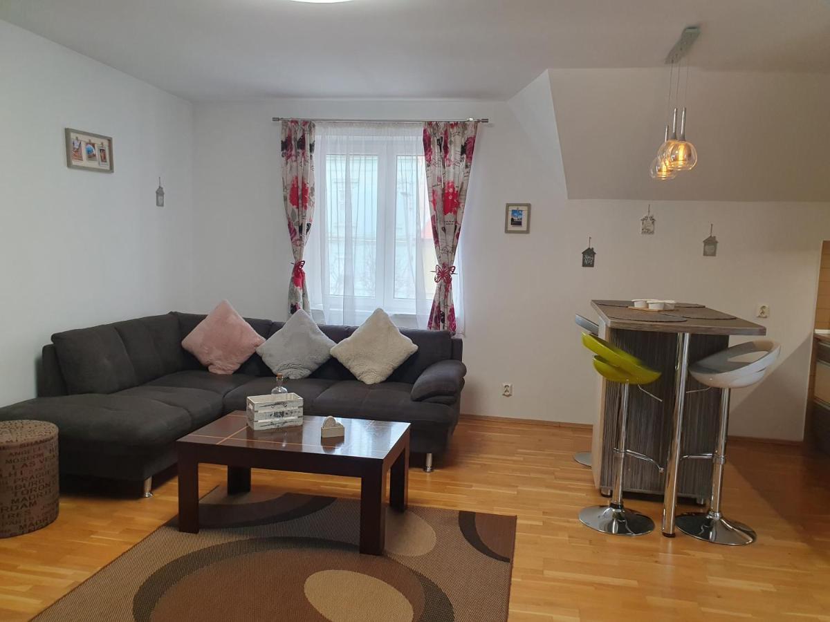 Smiley Apartment Sibiu Buitenkant foto