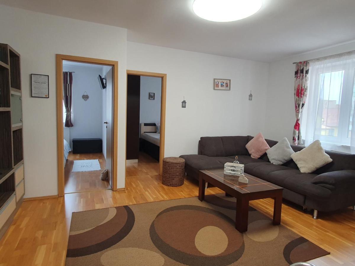 Smiley Apartment Sibiu Buitenkant foto